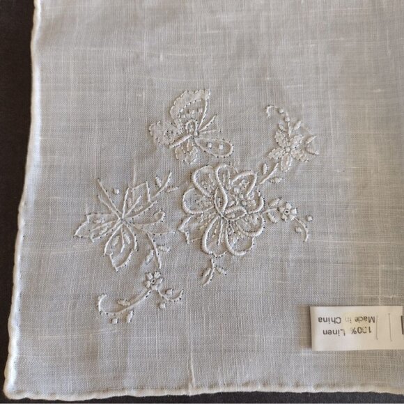 Vintage Hankie Hankerchief 100% Linen Handrolled & Hemmed Embroidered Butterfly - Picture 3 of 5
